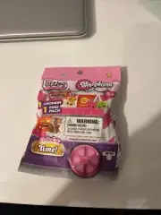 Shopkins Real Littles Mirco Mart Chupa Chups & Strawberry Kiwi Airheads Candy