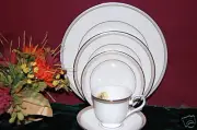 Lenox Onyx Frost 5 Piece Place Setting NEW in BOX USA first quality white