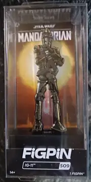 Figpin: IG-11 509 CMD Collectibles Hard case.