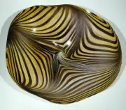 HAND BLOWN GLASS ART WALL PLATTER, CENTERPIECE, BLACK & GOLD, DIRWOOD, n3788