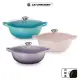 【Le Creuset】琺瑯鑄鐵鍋媽咪鍋 24cm(藍鈴紫/雪紡粉/加勒比海藍)