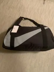Nike Duffle Bag BA5567-010 19”x10”Arm Strap & Pocket ORIGINAL UNOPENED PACKAGE