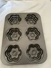 Cake Boss Flower Girl Cakelette Pan Makes 6 Mini Bundt Cakes NEW