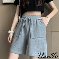 在飛比找momo購物網優惠-【HanVo】現貨 休閒素色字母立體口袋五分短褲(韓系百搭休