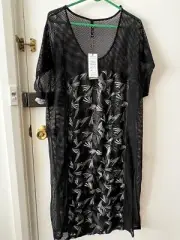 TAKING SHAPE SIZE M SHINE TUNIC Top BLACK/SILVER. Brand New W/Tags.RRP $149.99