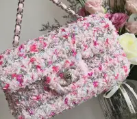 在飛比找Yahoo!奇摩拍賣優惠-Chanel mini coco 粉紅毛尼包,超可愛