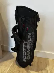 2024 Scotty Cameron - Six Shooter Pathfinder Stand Bag - Holiday Drop *In Hand!*