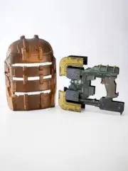 Dead Space Isaac Clarke Mask and Plasma Cutter Set Figure PET Cardboard Official