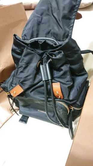 正品 Burberry medium Rucksack經典款 皮革 中款軍旅後背包 黑色 焦糖牛（小熊另購）