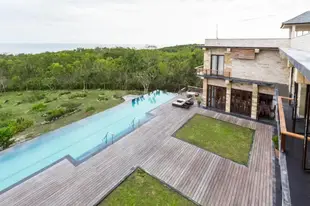 烏魯瓦圖山頂公寓The Uluwatu Peak Residence