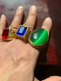 在飛比找Yahoo!奇摩拍賣優惠-18K老鳳祥紅寶石藍寶石貓眼石鑲嵌金戒指3個單個價。