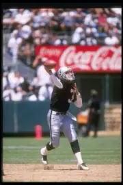 Quarterback Jeff George Oakland Raiders passes the ball at a prese- Old Photo