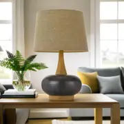 Earl Table Lamp in Black or White