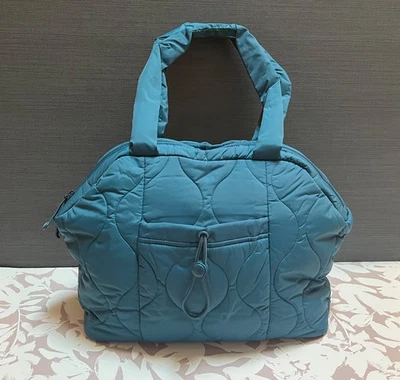 Vera Bradley Featherweight Travel Tote in Peacock Feather