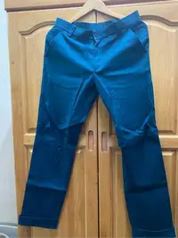 在飛比找Yahoo!奇摩拍賣優惠-FIND F120711 時尚休閒西裝褲，湖水藍配色大膽推出