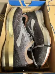 Mens Brooks Levitate 2 Gray Orange Shoes size 9 D Brand New In Box 110290