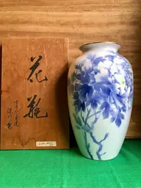 在飛比找Yahoo!奇摩拍賣優惠-日本宮內廳御用深川瓷器 /昭和時期白瓷牡丹花瓶 。vinta
