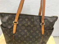 在飛比找Yahoo!奇摩拍賣優惠-❤️ LV M56689 經典老花天心包Monogram雙口