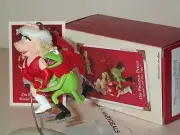 HALLMARK THE MUPPETS KERMIT FROG MISS PIGGY ICE SKATIING 2003 ON FROZEN POND