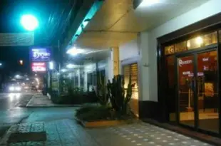 巴拉東酒店Praradon Hotel
