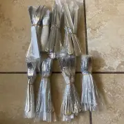 Oneida 18/10 Vietnam ZZ-16 63 Piece Flatware Set NEW