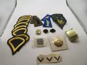 LOT OF U.S ARMY PATCHES AND PINS 18 PATCHES 1 BELT BUCKLE 8 PINS