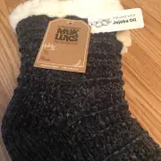 Muk Luks Green Cabin Socks W/Jojoba Oil Women Size S/M 6-8 Bottom Grips Faux Fur