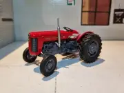 Massey Ferguson MF65 Tractor 1957 1965 1:32 Scale Classic Model Boxed UH6433