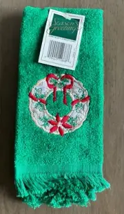 Vintage Christmas Wreath Applique Embroidered Fingertip Towel NEW