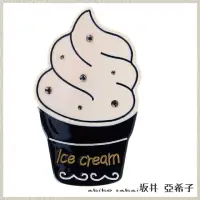 在飛比找momo購物網優惠-【Akiko Sakai】鑲鑽盒裝霜淇淋髮夾(可愛有趣 送禮