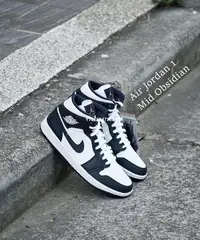 在飛比找Yahoo!奇摩拍賣優惠-Air Jordan 1 Mid Obsidian 黑曜石 