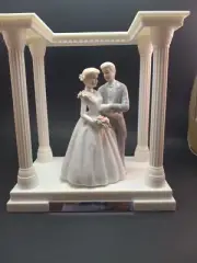 Vintage Wilton Caring Embrace Wedding Cake Topper Bride & Groom Display Box New