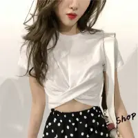 在飛比找momo購物網優惠-【D.studio】韓版交叉顯瘦短版上衣(短袖t恤 女裝 顯