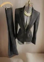 NEW Elie Tahari Pant Suit Size 4 Two Piece Set 30X34 Wool Pocket Executive $656