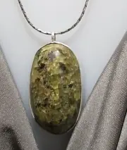 GEMMY AAgrade, Victorian Olivine/Peridot, pendant set in sterling silver, video