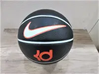 在飛比找Yahoo!奇摩拍賣優惠-NIKE KD PLAYGROUND 8P 籃球 耐磨 顆粒