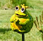 Ceramic decoration garden statue Animal figurine FrogQueen H16cm Midene Handmade