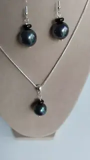 Tahitian style black shell pearl necklace and earrings in silver