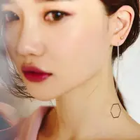 在飛比找momo購物網優惠-【梨花HaNA】韓國女明星配戴個性六角型框耳線耳環銀色