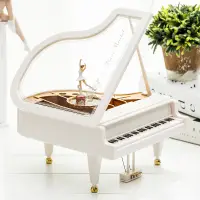 在飛比找松果購物優惠-歐式塑料音樂盒 兒童節生日禮物 創意鋼琴八音盒擺件 (8.3