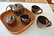POTTERY Modern Design Brown tea pot, mugs, w/wicker tray creamer, sugar