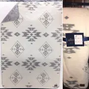 Pendleton Southwest Sherpa Fleece Throw Blanket Reversible Cream Gray 50x70