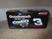 DALE EARNHARDT - Action - 1:24 Scale - Oreo - 2001 Monte Carlo - NEW