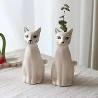 在飛比找樂天市場購物網優惠-【八折】白陶瓷手繪貓咪花瓶花插桌面貓擺件 閒庭美家