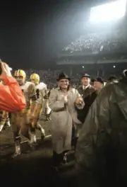 Football Green Bay Packers Head Coach Vince Lombardi Victorious 1966 OLD PHOTO