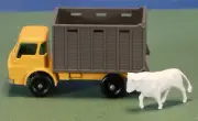 Matchbox 37 Dodge Cattle Truck w/ (bull) Yellow w/Brown Box RARE- Very Clean
