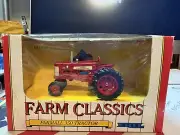 ERTL Farm Classics Farmall 350 Tractor 1/43 Scale Diecast Metal #2244