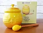 LE CREUSET Honey Pot 16 oz. & Silicone Dip Stick Stoneware Dijon -NEW