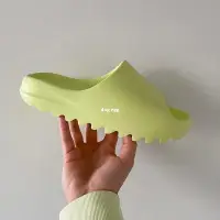 在飛比找蝦皮購物優惠-adidas Yeezy Slide Glow Green 