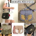 美國正品COACH 限定量款 經典黑色、滿版 黑拚深咖色、滿版 白拚淺咖色、黑拚編織邊、滿版淺咖藍色、蜜桃粉拚玫瑰粉、奶茶拚粉白(全真皮) 大馬車LOGO(中號)-翻蓋馬鞍包、斜背包. (荔紋真皮款OR搭PVC防刮) 斜背包 側背包.--(保證美國OUTLET直購全新100%正品)-附購證.